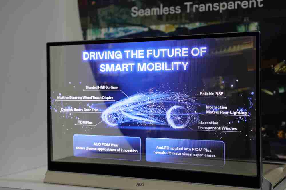 口袋牛店凭借着超高亮度和透明度，，，这款30吋透明Micro LED显示器在AR系统与智慧零售具有潜在的应用价值。。