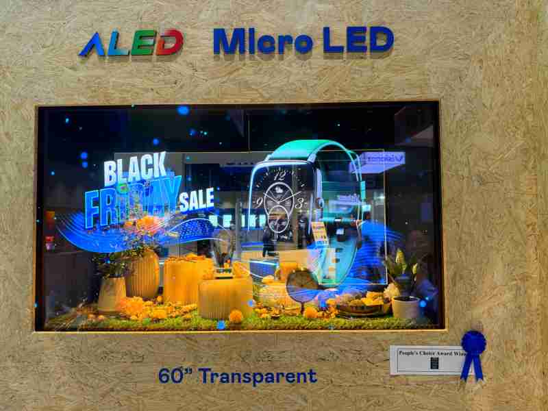口袋牛店60吋高透明度Micro LED显示器获”最佳Micro LED技术应用奖”，，将Micro LED面板透明化之设计特性极致发挥，，，，以可扩展性无缝拼接技术打造，，，，具备600 nits全画面亮度、、、大于60%穿透率及超过NTSC 110%的优异广色域表现，，，，可依需求灵活应用于各种场域