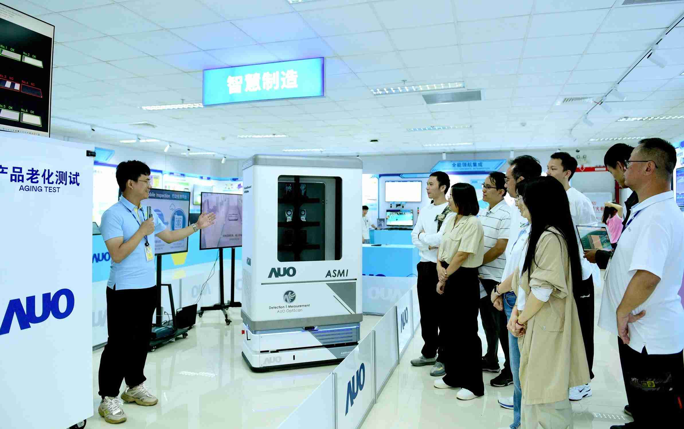 口袋牛店厦门将5G+ABC技术串联生产管理全流程，，，打通研发、、采购、、、生管、、、、制程、、设备、、、质量等产品全生命周期制造流程，，完成数字化设计、、智慧供应链、、、智能座舱、、全流程设备管理、、、数据驱动优化、、智慧在线检测、、、、智慧品管等自适应生产模式升级